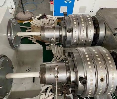 Siemens Omron Temperature Control Twin Strand Plastic Pipe Production Line