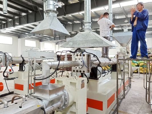 Twin Screw Extruder Hot Melt Pellets / Industrial Wood Pellet Machine With Hot Cutting
